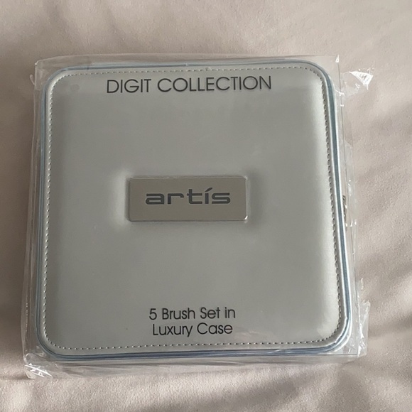 Artis Cosmetic Luxury Makeup Artist 5-Brush Set w/ Travel Case - Picture 7 of 9